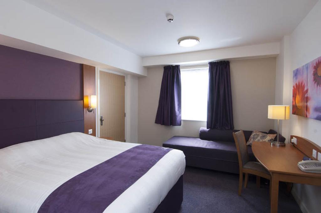 Premier Inn Inverness Centre - River Ness Exterior foto